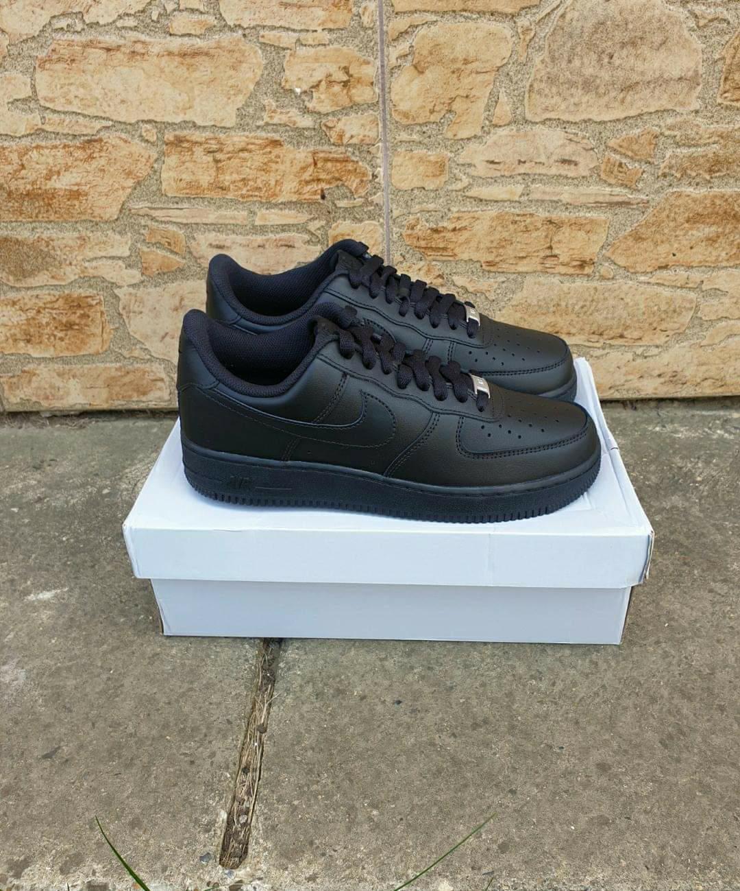 nike air force one triple black