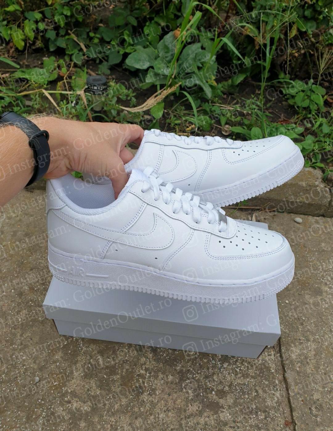 Nike Air Force 1 "Triple White" low HypedRo