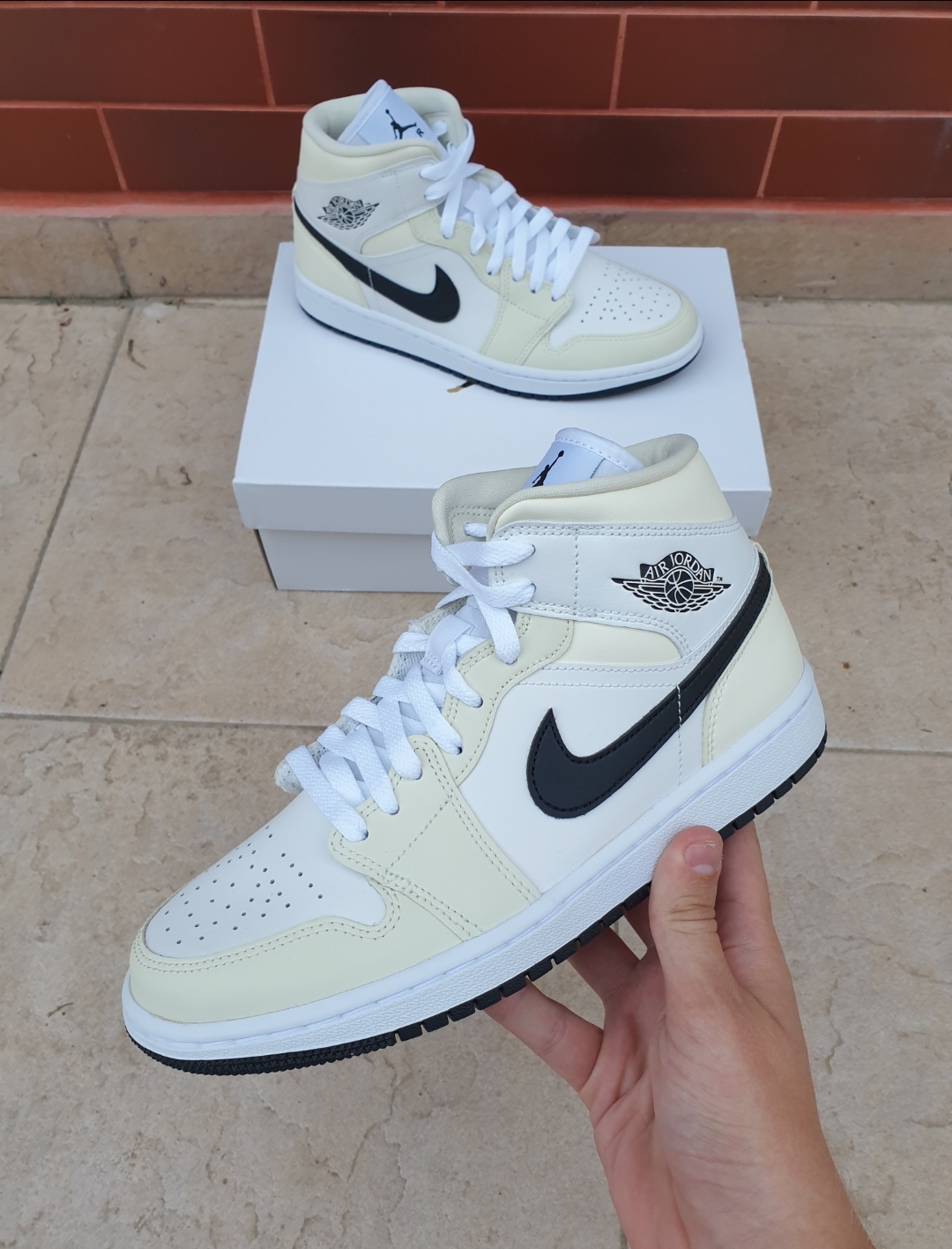 Jordan 1 mid "Coconut Milk" HypedRo
