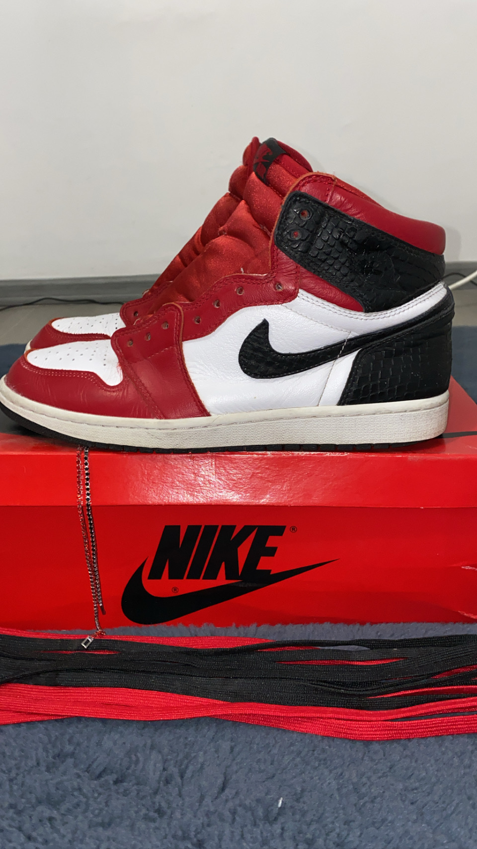 jordan 1 satin black