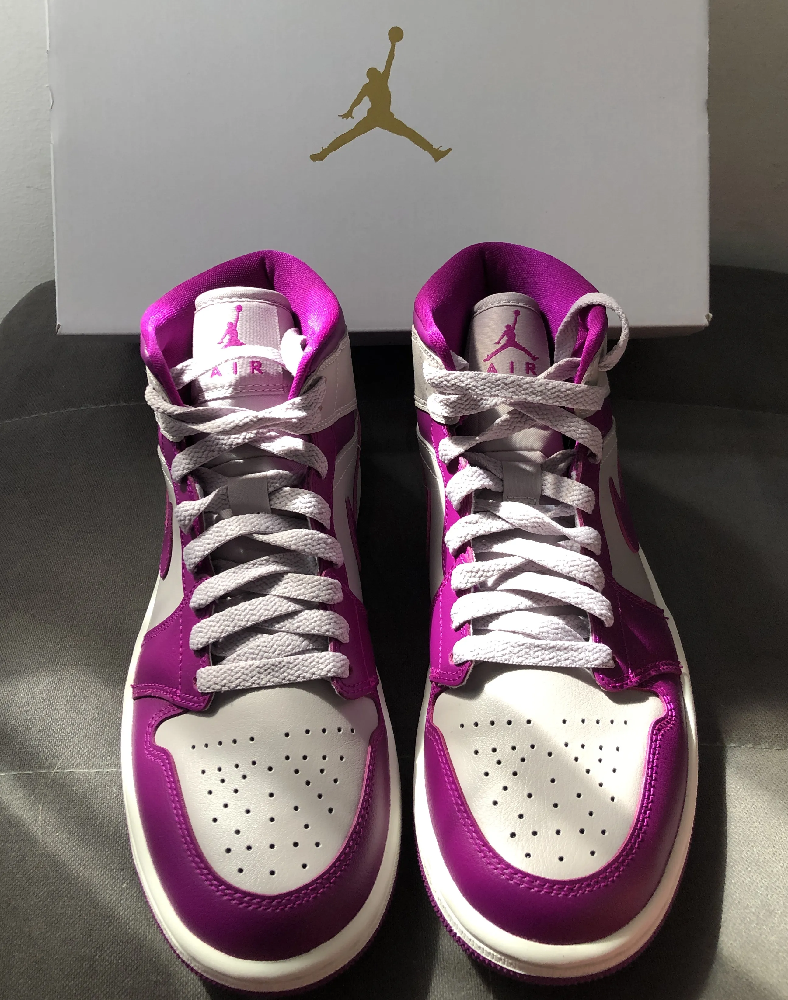 air jordan 1 magenta mid