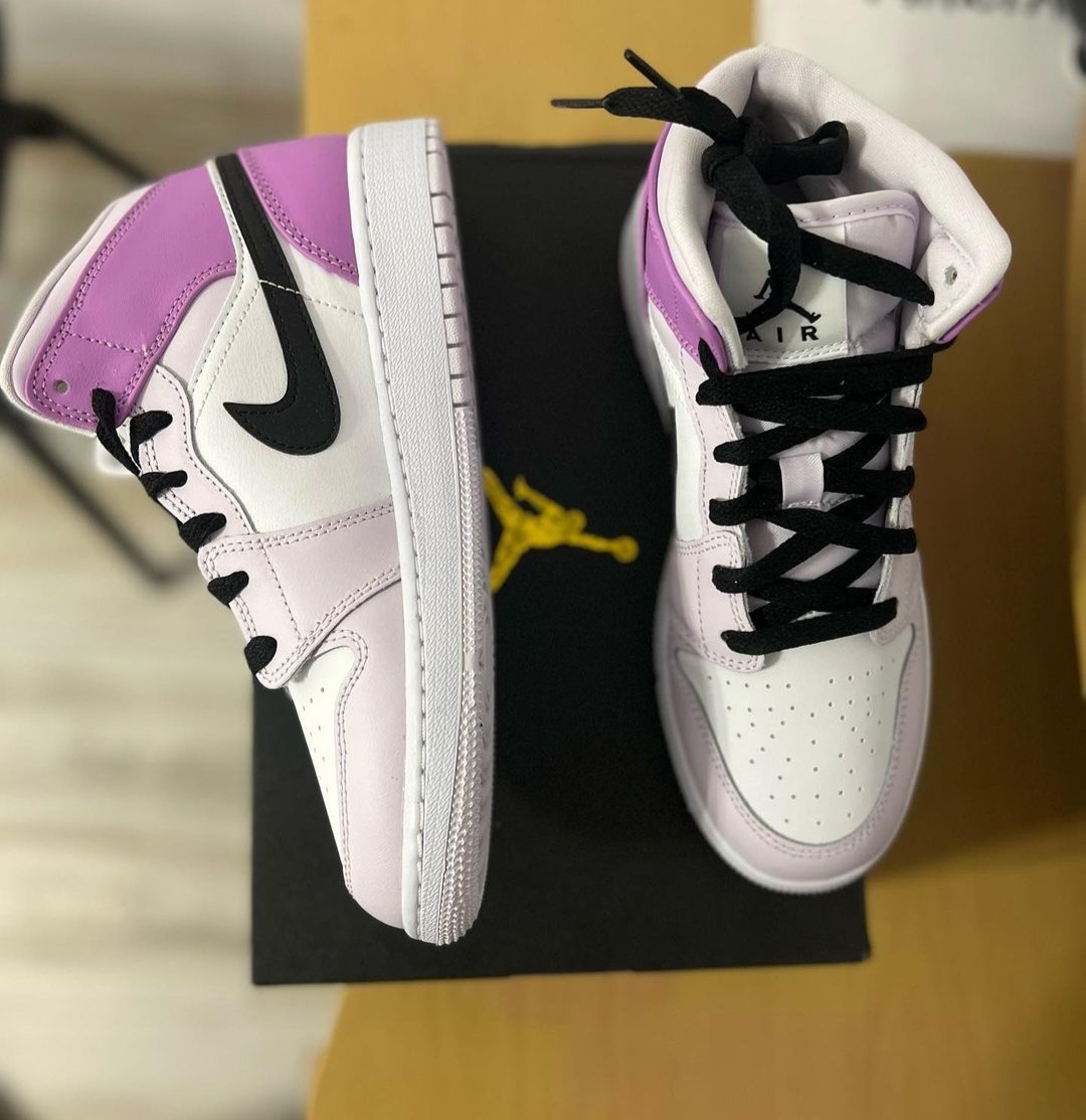 aj1 mid barely