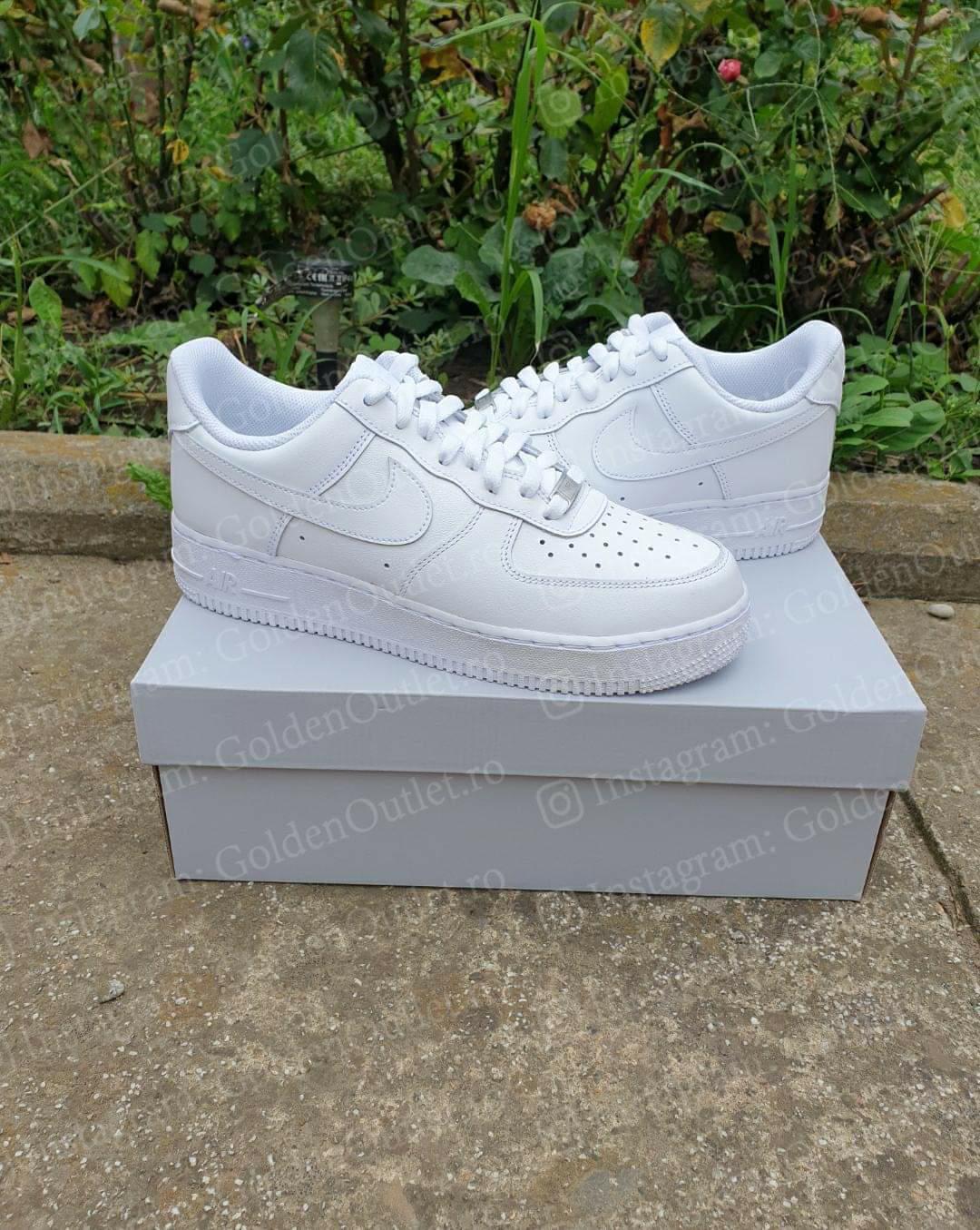 Nike Air Force 1 "Triple White" low HypedRo